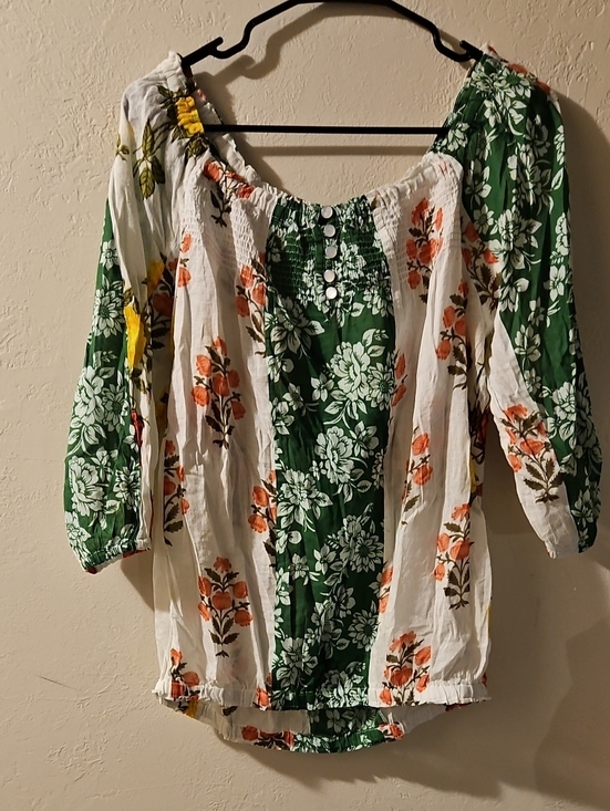 Cotton Daisy Tops - Floral Off-Shoulder Peasant Blouse in Green and White